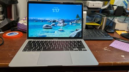 Apple MacBook Air M1.  2020