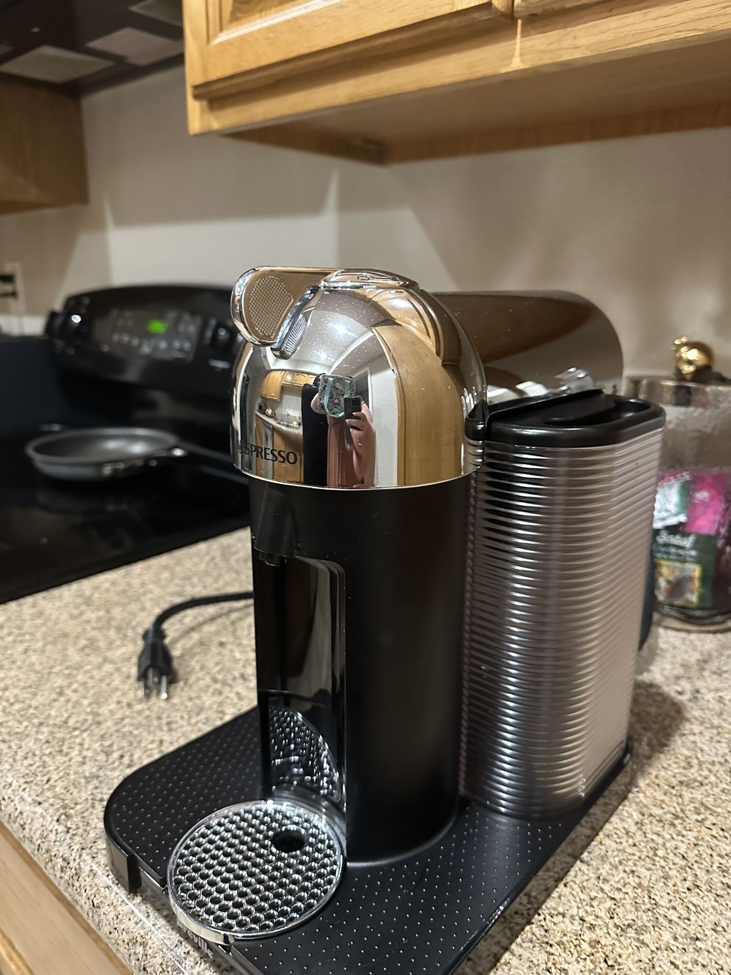 NESPRESSO COFFEE MACHINE -OBO