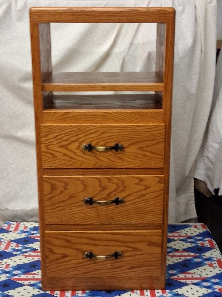 OAK 3 DRAWER 2 Shelf End Table/Nightstand