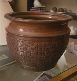 Woven pattern decorative brown pot.
10 x10 inches