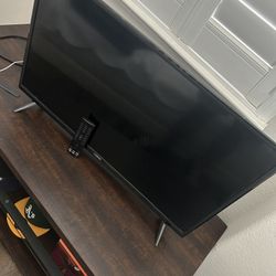 32” Vizio Tv W Stand + Remote 