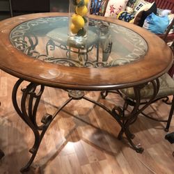 Beautiful Kitchen/Dinning Set