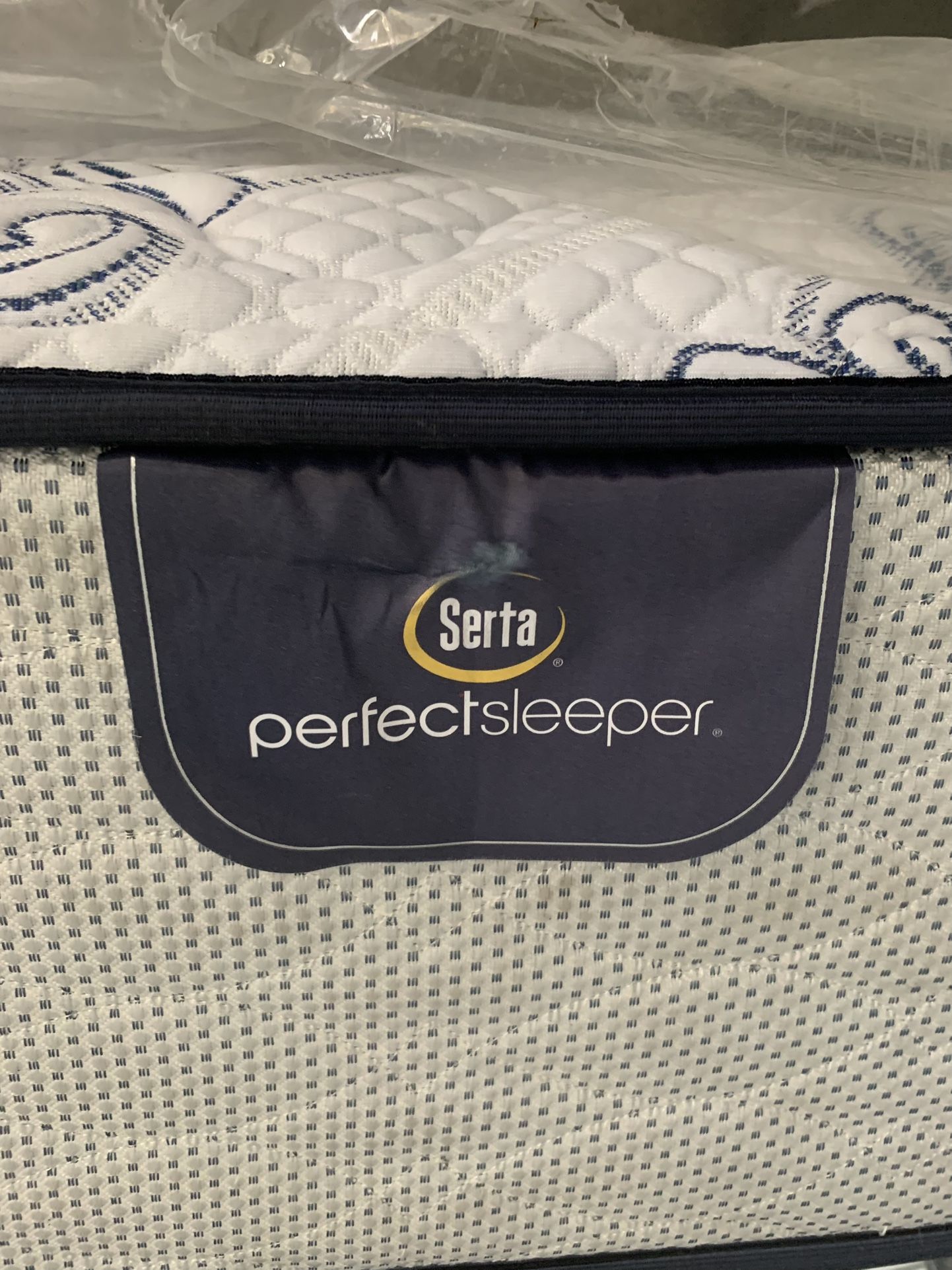 Serta Queen Size Mattress Set