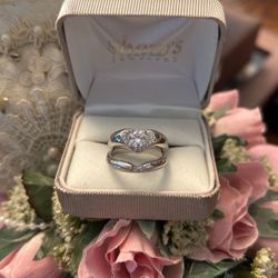 “BEAUTIFUL “ Sterling Silver Bridal/Engagement Ring With White Sapphire Diamond Stones 