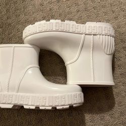 Brand New Rain Boots UGG. Size 8