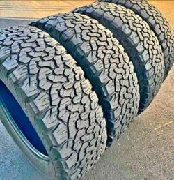 255 70 18 Bfgoodrich ko2 tires Con 80% de Vida Las 4
