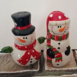 Salt and pepper Christmas shackers
