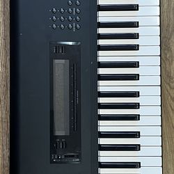 KORG M1 61-KEY SYNTHESIZER WORKSTATION