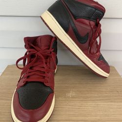 Nike Air Jordan 1 Retro Mid Black Red men 8.5 Athletic Sneakers Shoes 554724-601