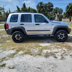 2003 Jeep Liberty V6 Silver Midsize