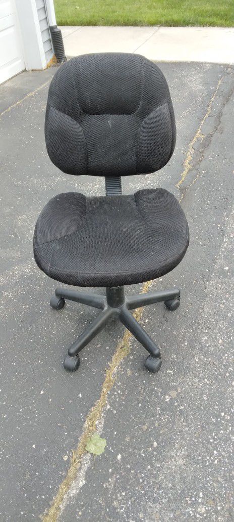 Office Chair With Height Adjuster, Pictures Show Ware On Seat