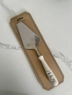 Rae Dunn Wedding Cake Server