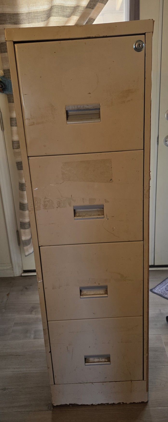 4 Drawer And 2 Drawer File Cabinets