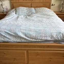 Solid Wood Queen Bedroom Set – Bed, Dresser & Nightstands – $500 (Laguna Hills)
