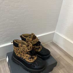 Carters Snow Boots Size  18 Months 