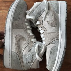 Jordan 1 Mid Particle Grey Women’s 