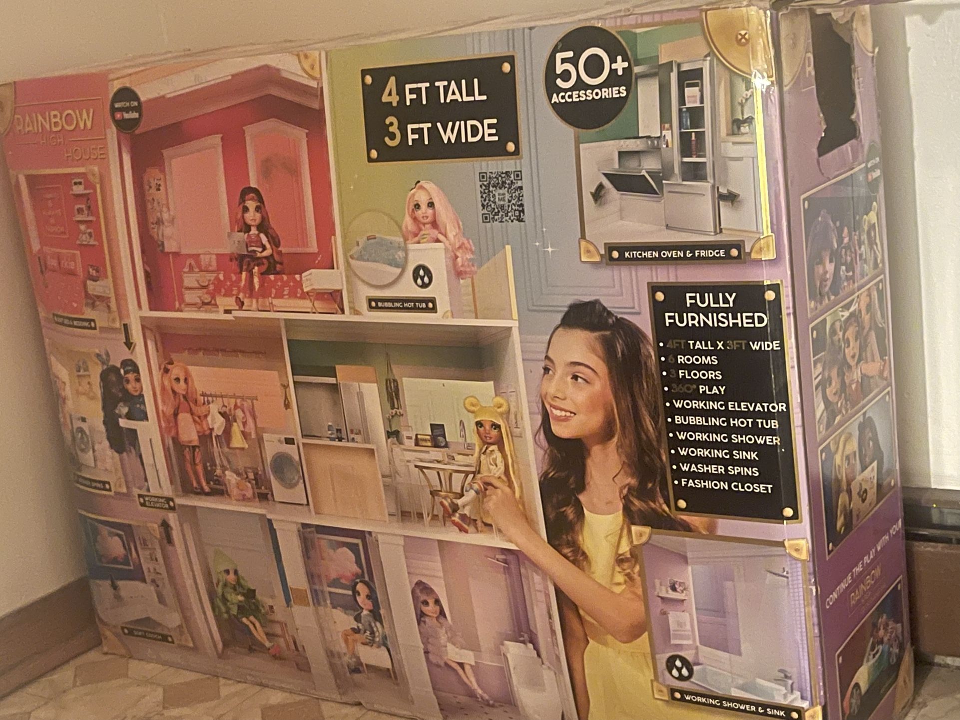 Rainbow high doll house, 4 feet tall 3 feet wide +50 accessories