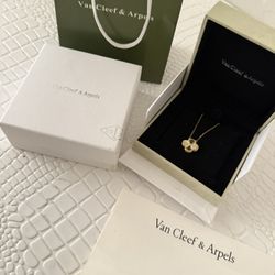 Van Cleef Necklace Pendant 