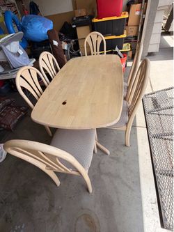 Dining table + 6 chairs