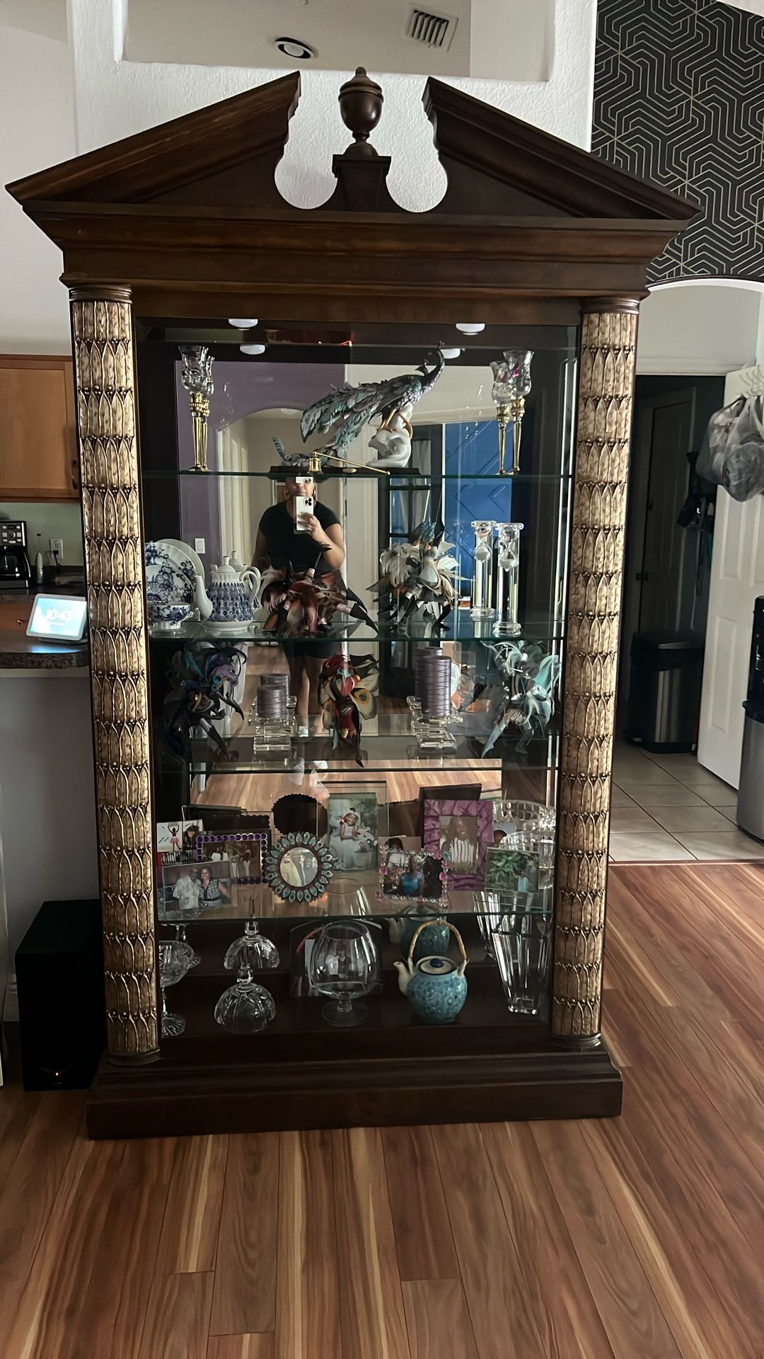 Beautiful China cabinet $400 OBO (w/n Reason)