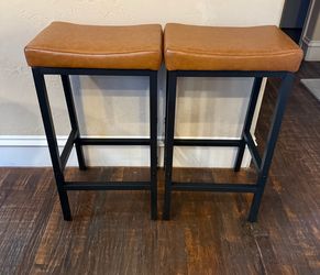 2 new bar stools