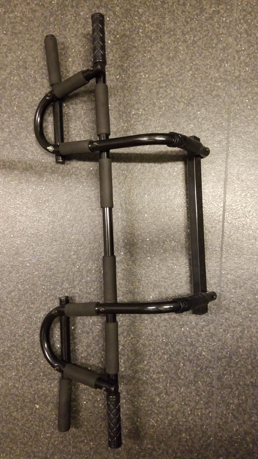 Door mount Pull up/chin up bar