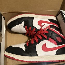Jordan 1 MID