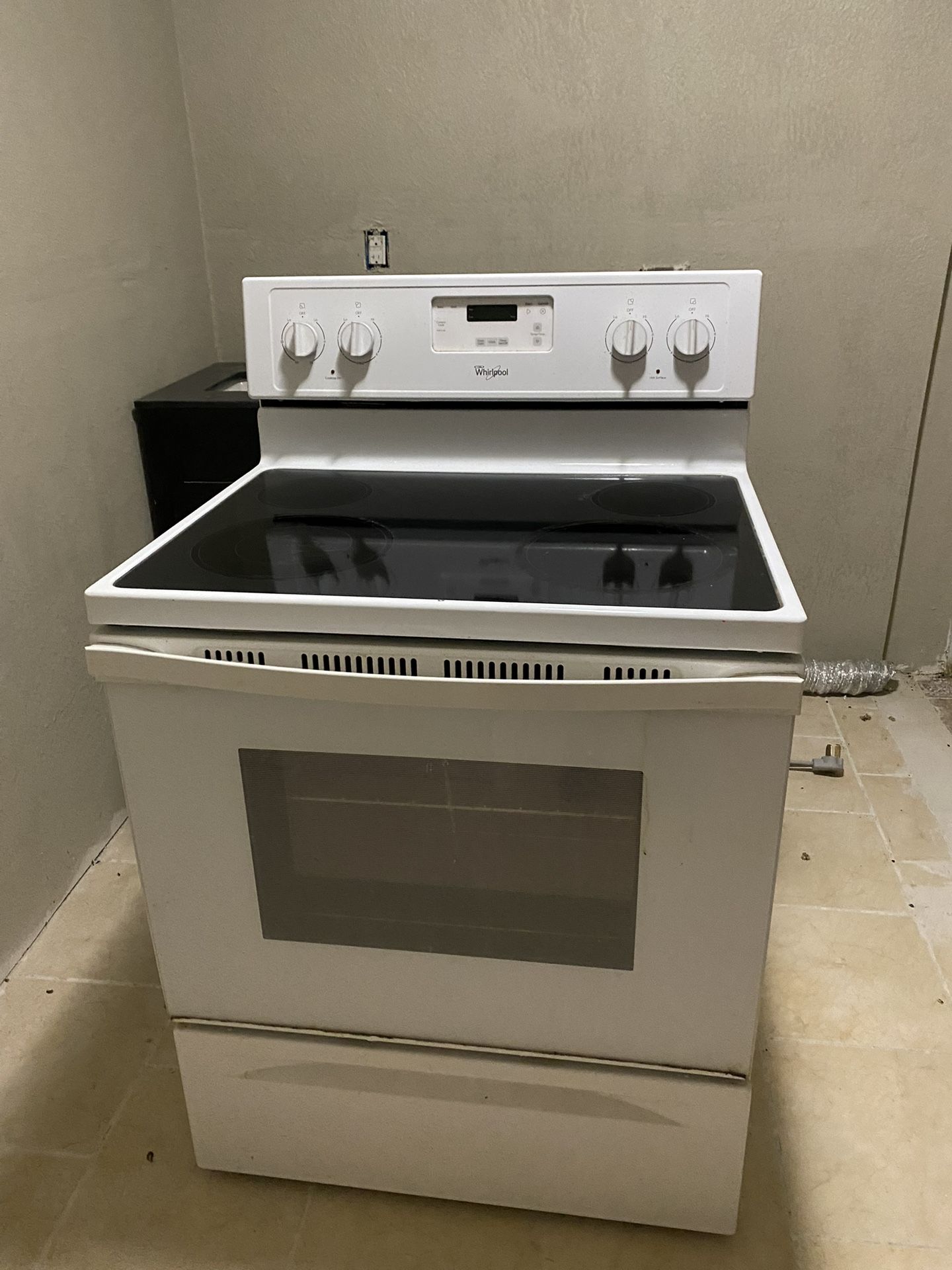 Whirlpool Smooth Top Stove Pre-owned $350