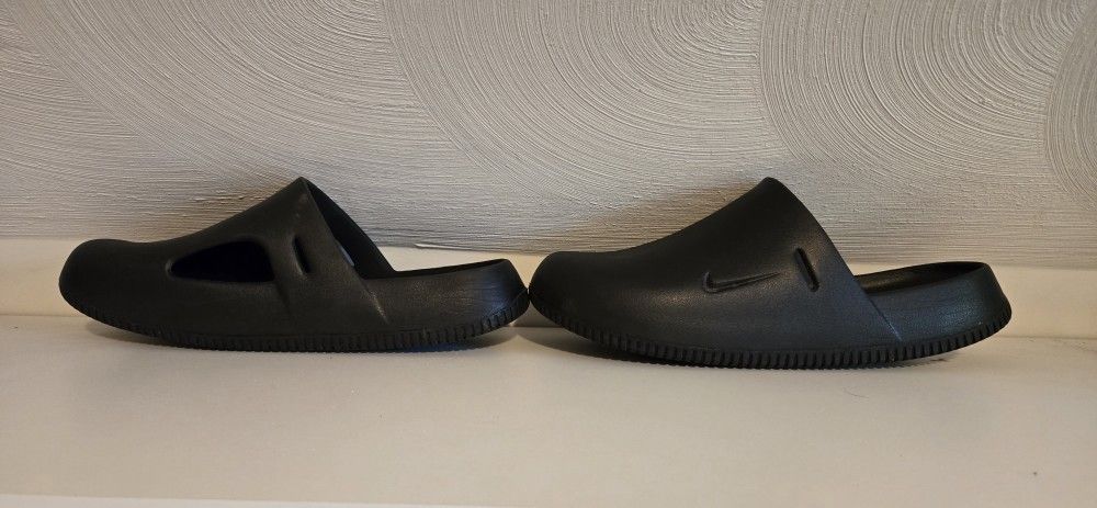 Nike Calm Slides