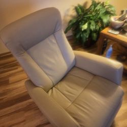 Recliner Swivels And Glides 2 Yrs Old