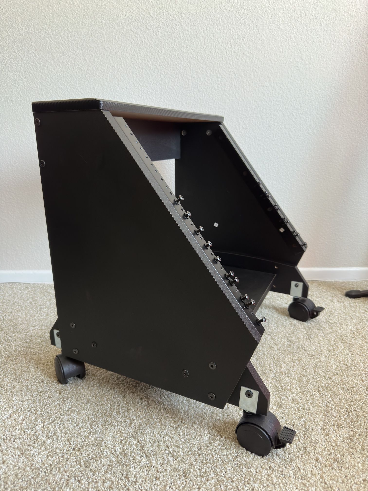 9U Rack Mount Thing With Casters