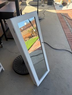 Jewelry storage cabinet