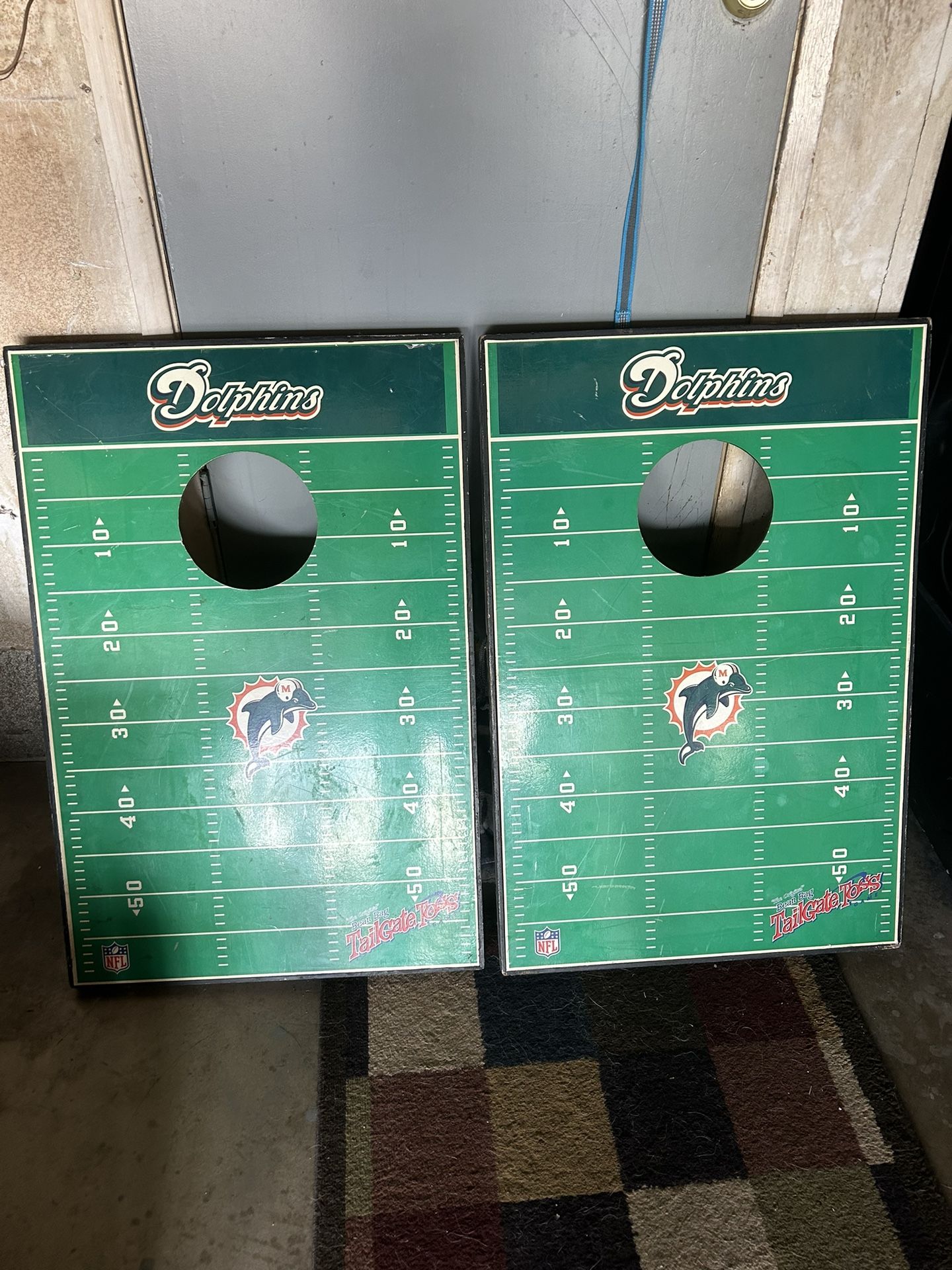 The original bean bag tailgate toss(cornhole)