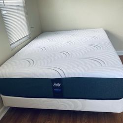 Branded Queen Memory Foam Gel 12”Brand new in plastic Delivery 🚚 Available 