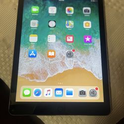 iPad Air 1st Gen 128gb. Working Excellent No Cracks. 