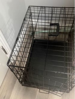 24” Metal Dog Crate / Kennel – Fits Small Dogs – Great Condition