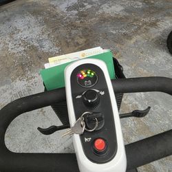 2023 Buzzaround Xl 3wheel Mobility Scooter 