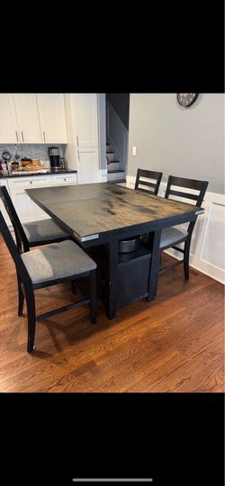 Kitchen table great condition