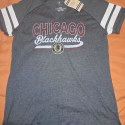 Woman NHL Vintage Chicago Blackhawks V-neck Shirt- Small(mm)