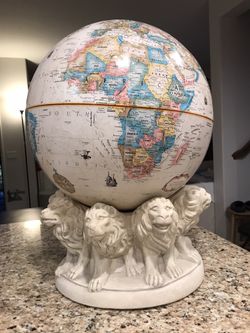 vintage Replogle  beautiful large globe on Heavy plaster 8 Lion base.  1975 collectors series. 