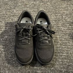 Kizik Prague Hands-Free Slip On Shoes  Kids size 6Y (Womens 7.5) Black Canvas.  These shoes are kids youth size (which is equivalent to women’s 7.5 ho