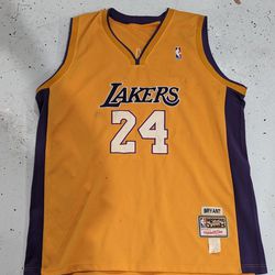 Kobe Bryant Gold #24 Mitchell And Ness LA Lakers jersey hardwood