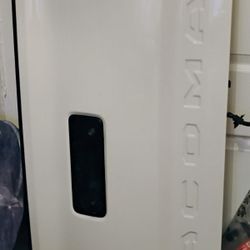 Toyota Tacoma Tailgate In Excellent Condition 