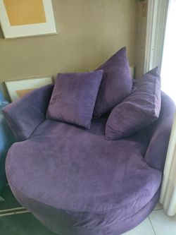 Round Love Chair