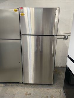 GE refrigerator top and bottom in stainless steel with ice maker