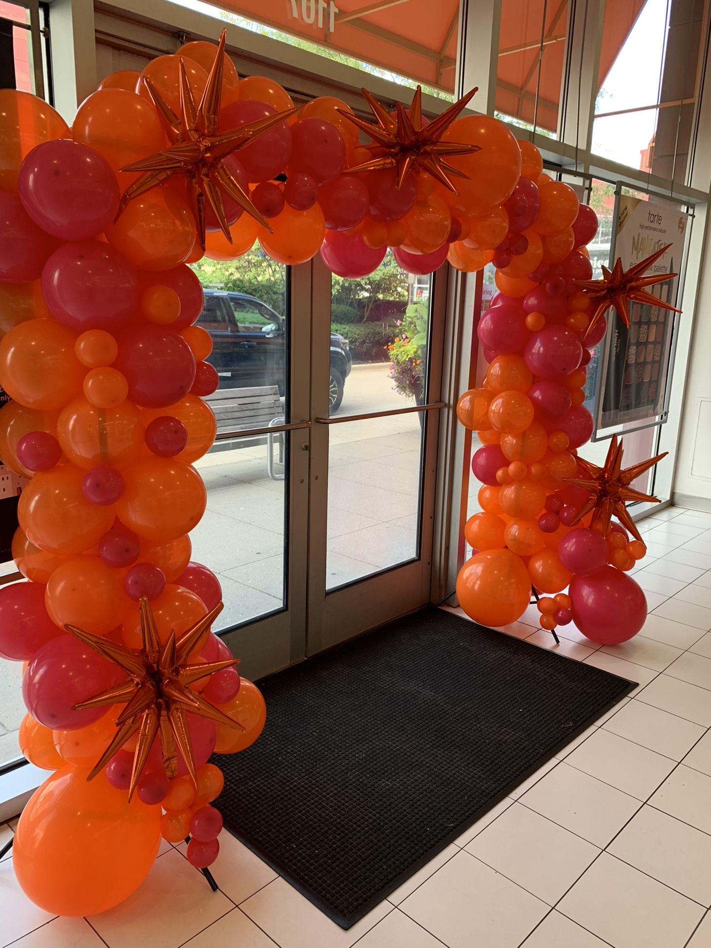 Arch. Balloons.