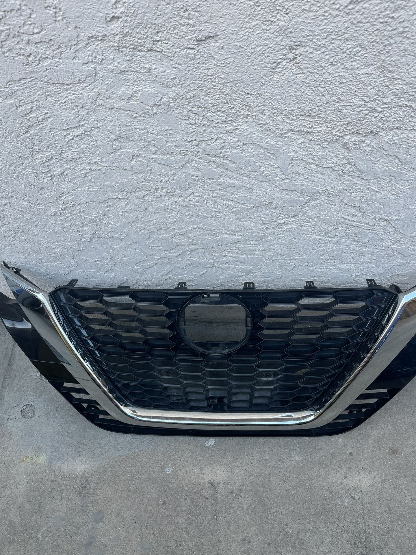 2019-2022 Nissan Altima  Grill Assembly 
