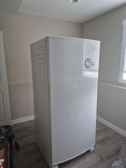 ❄️ Whirlpool 18 Cu. Ft. Upright Freezer