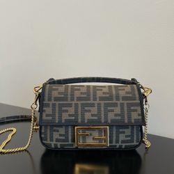 𝐅𝐅 𝐅𝐞𝐧𝐝𝐢 Logo Brown Canvas Zucca Mini Baguette Shoulder Bag