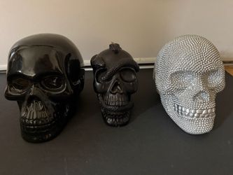 3-Piece Skull Halloween Decor Set – Gothic Skulls + Snake Skull Candle